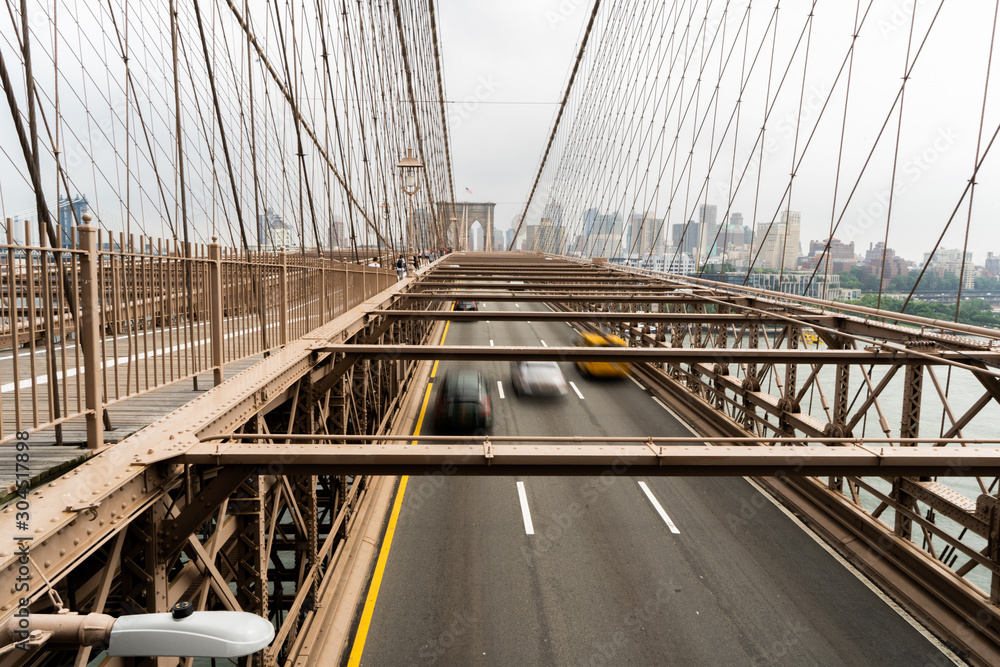 Obraz premium Le trafic sur le pont de Brooklyn