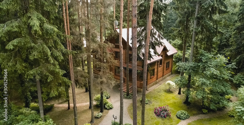 Foto Constructed from wooden log house, wooden house.
