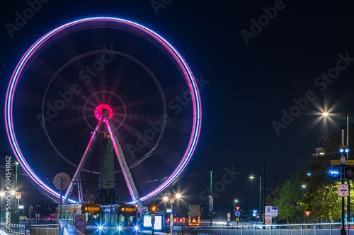 Night view of the ferris wheel.