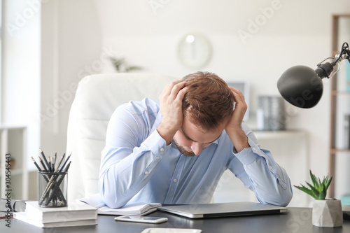 Young man suffering from he...