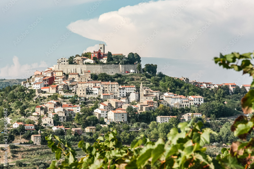 Fototapeta premium The walled Venetian town of Motovun