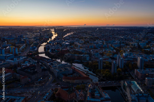 Sonnenaufgang in Berlin Mitte. Aerial aufnahme.	