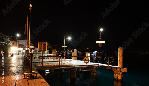 Schiffsanleger bei Nacht, Malcesine, Lago di Garda, Italy