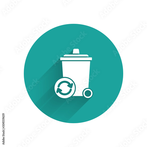 White Recycle bin with recycle symbol icon isolated with long shadow. Trash can icon. Garbage bin sign. Recycle basket sign. Green circle button. Vector Illustration