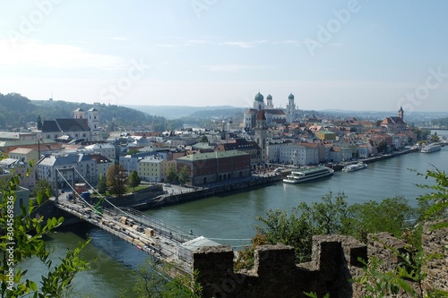 Blick auf Passau mit Donau, Dom und Rathaus