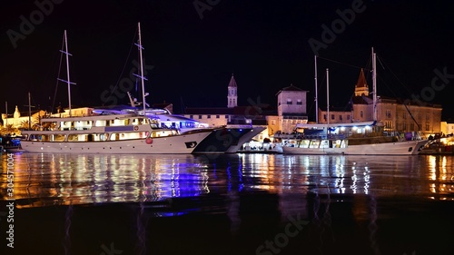 Quadro su tela Croatia Trogir yachts and boats in port at night