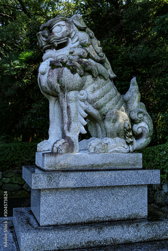 statue of a lion