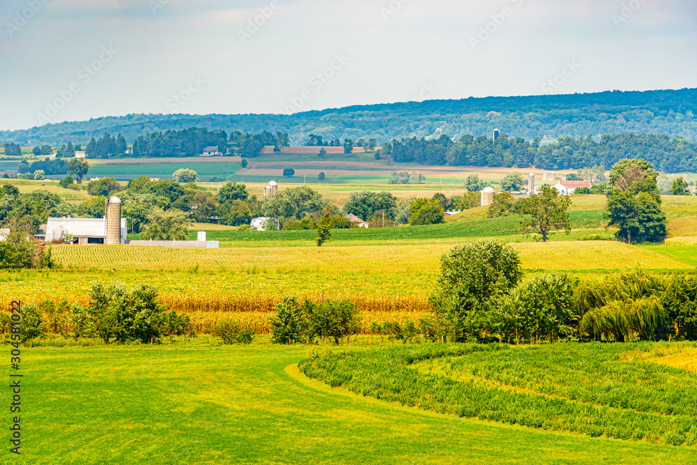 Amish country farm barn field agriculture in Lancaster, PA US - obrazy, fototapety, plakaty 