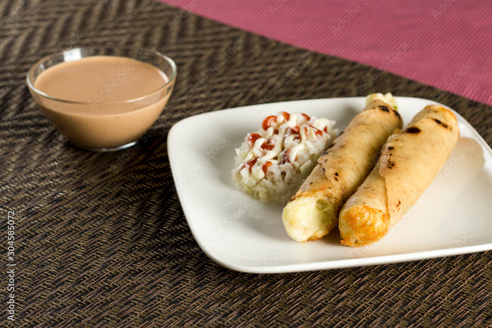 Tacos" or "flautas nicaragüenses" a typical dinner dish, accompanied by  gallo pinto and salad. foto de Stock | Adobe Stock