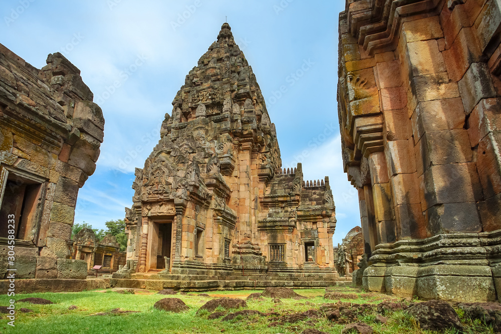 Prasat Hin Phanom Rung (Phanom Rung Stone Castle)