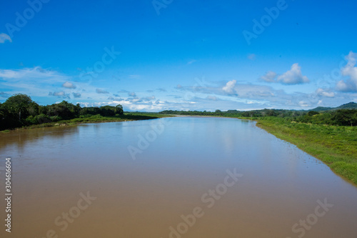 Río Grande de Terraba en Costa Rica © RobertoRamirez