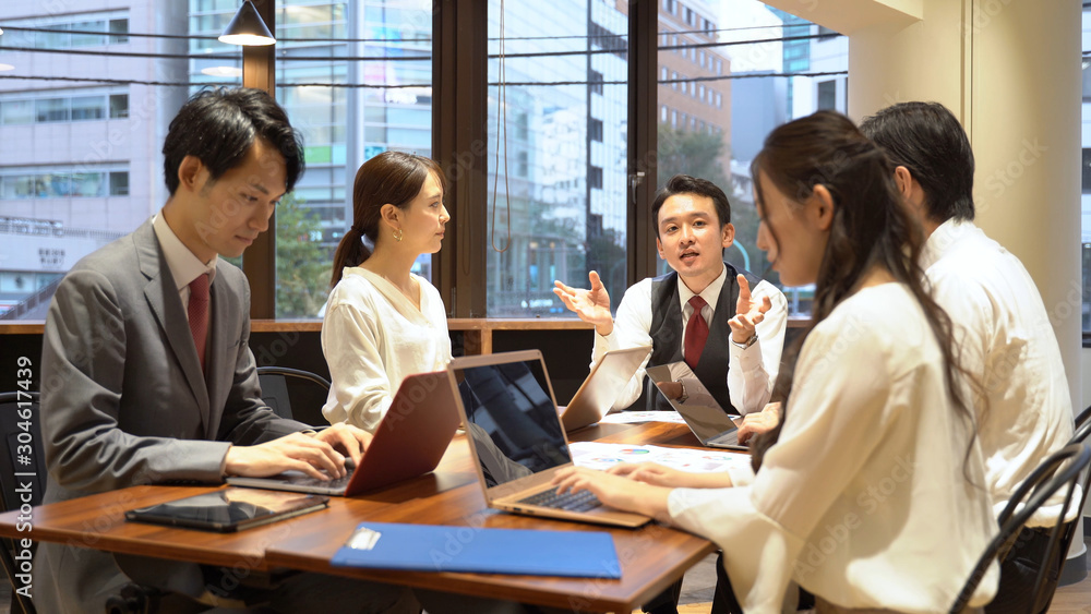 ビジネス　ミーティング