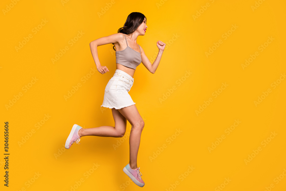 Side profile full length body size photo of cheerful positive cute pretty nice girlfriend running towards jumping sales isolated vivid color background Side profile full length body size photo of cheerful positive cute pretty nice girlfriend running towards jumping sales isolated vivid color background