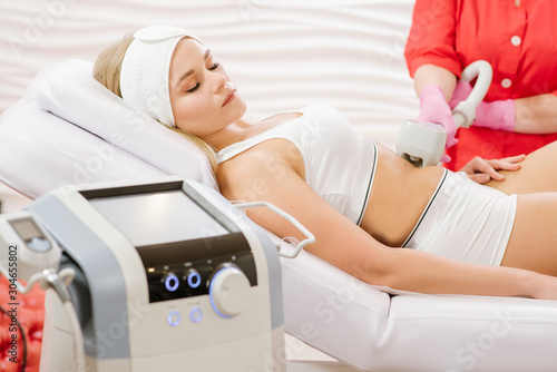 lipolysis treatment by the woman in SPA center