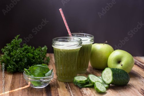 smoothie with cucumber and apple