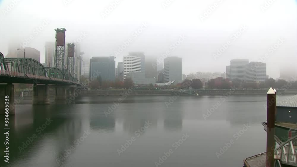 EARLY MORNING FOG IN DOWNTOWN PORTLAND OREGON EARLY MORNING FOG IN DOWNTOWN PORTLAND OREGON