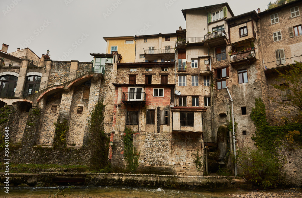 Les maisons suspended from Pont-en-Royans. France