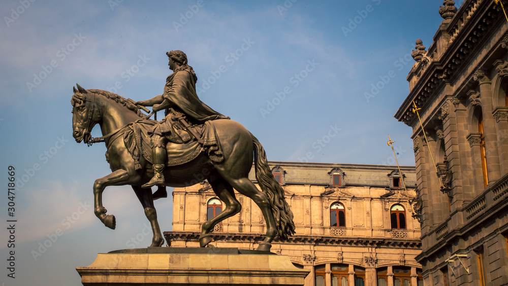 Obraz premium horse and rider statue Mexico City