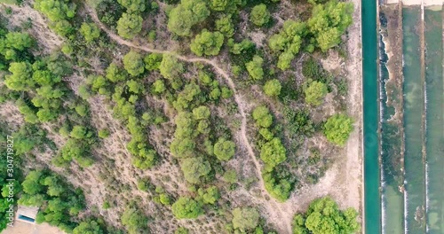 Wallpaper Mural Escalera de agua de canal de rio en la montaña vista cenital dron Torontodigital.ca