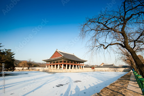 Wallpaper Mural The building is in Korean style. Torontodigital.ca