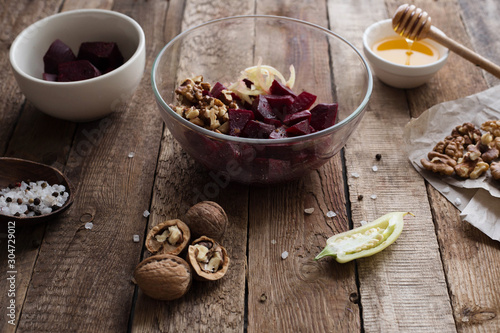 beets with nuts and honey