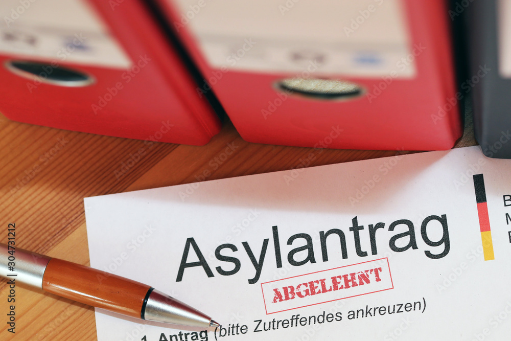 Abgelehntes Formular auf Asylantrag in Deutschland