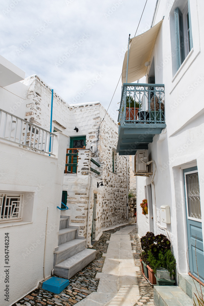 Fototapeta premium Traditional alley at Ano Syros, Cyclades, Greece