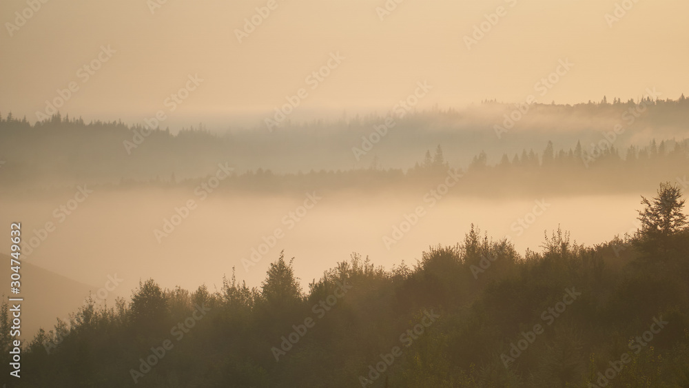 Fototapeta premium Morning fog spread in the mountains