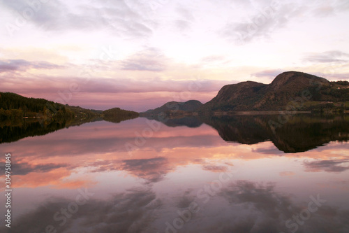 Wundervoller Morgen am Fjord
