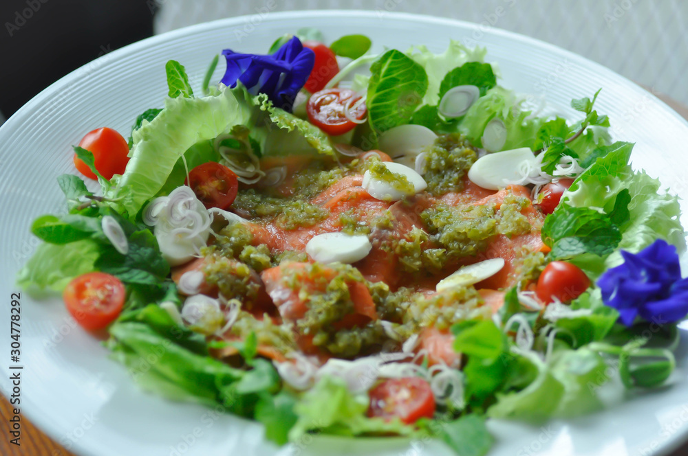 salmon salad, spicy salmon salad