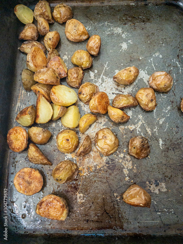  tray of roasted potatos