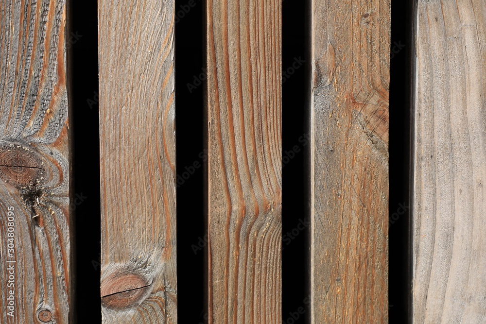 Fototapeta premium Holzpaneele vertikal auf Abstand