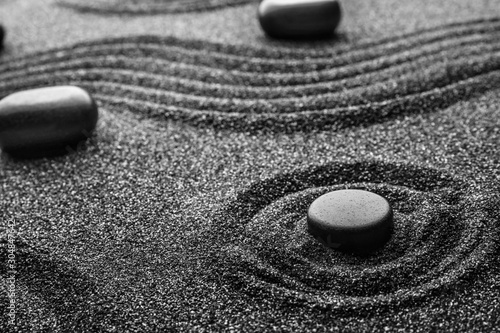 Canvas Print Black sand with stones and beautiful pattern. Zen concept
