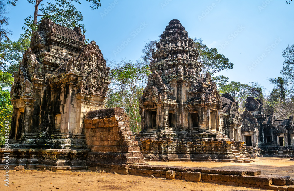 Naklejka premium Travel concept. Amazing view of ancient Thommanon temple in amazing Angkor, Siem Reap, Cambodia. Mysterious Thommanon nestled among rainforest. Angkor is a popular tourist attraction.