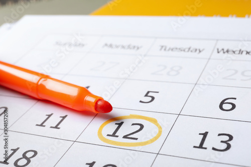 Bilde på lerret Felt pen on calendar page with marked date, closeup