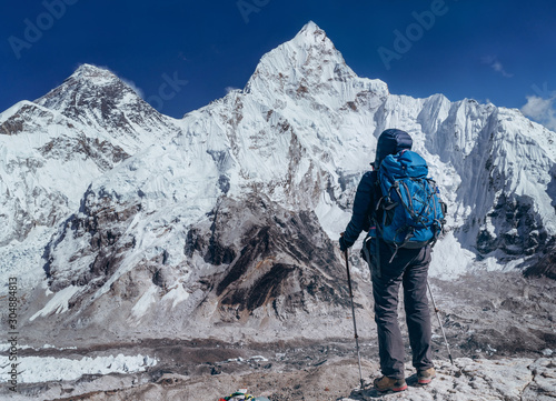 Fototapete Young hiker backpacker female taking brake in hike walking enjoying Khumbu Glacier