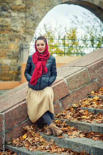 Obraz na płótnie Beautiful young woman on an autumn walk in the old town w salonie