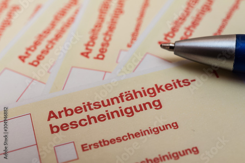 Arbeitsunfähigkeitsbescheinigung vom Facharzt photo