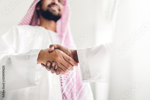 Fototapete Successful of arab business partner handshake together in modern office
