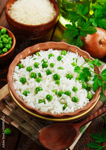 Rice with green peas