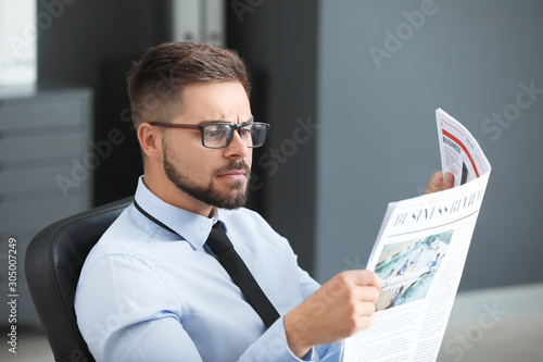 Handsome businessman readin...