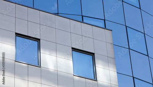 Photo part of reflecting glass facade on modern office building