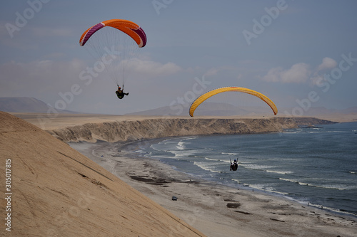 Parapente en la reserva nacional de paracas peru photo