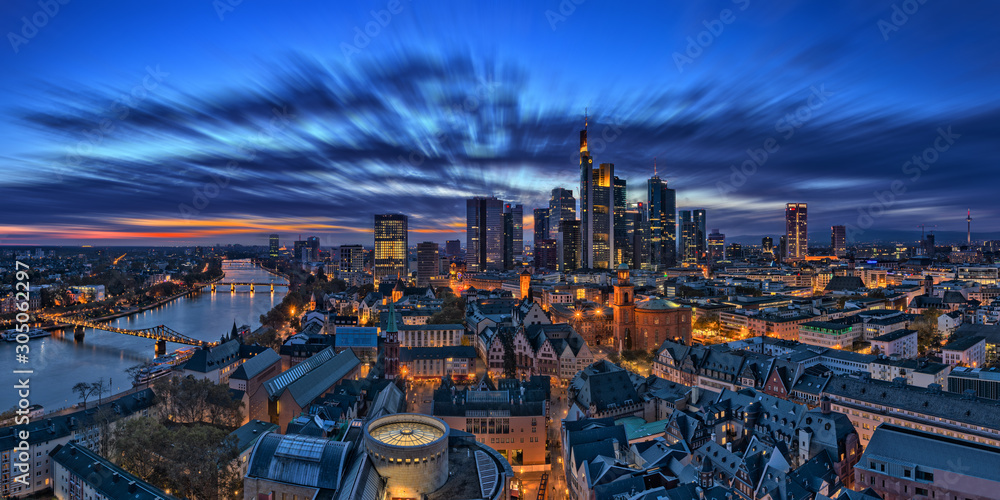 Fototapeta premium Blaue Stunde in Frankfurt am Main