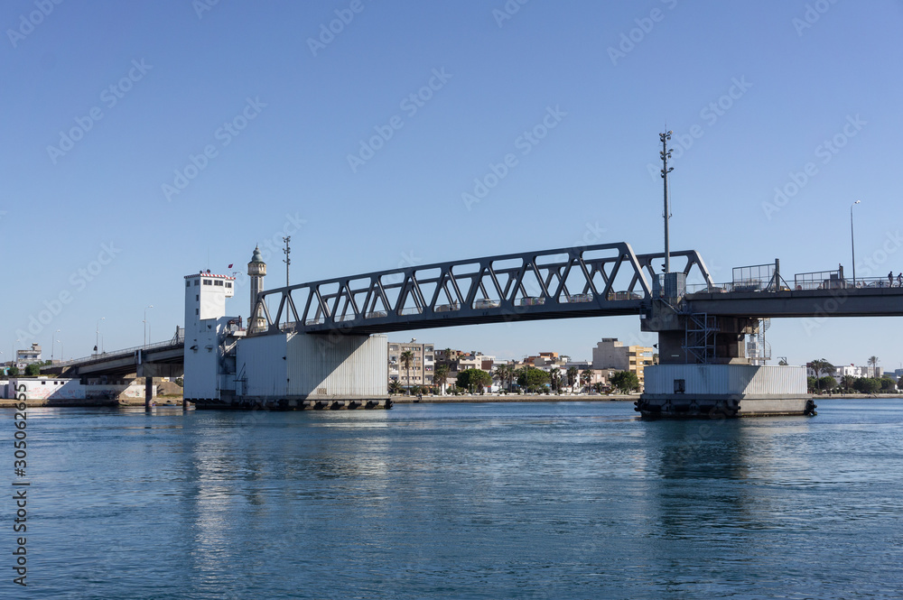 Pont mobile de Bizerte en Tunisie Pont mobile de Bizerte en Tunisie