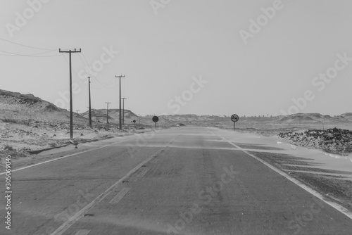 Estrada quase deserta photo