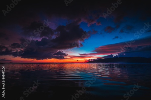 Fotografia Peaceful ocean at sunset, Lombok, Indonesia