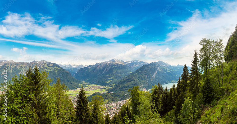 Fototapeta premium Panoramiczny widok na Interlaken
