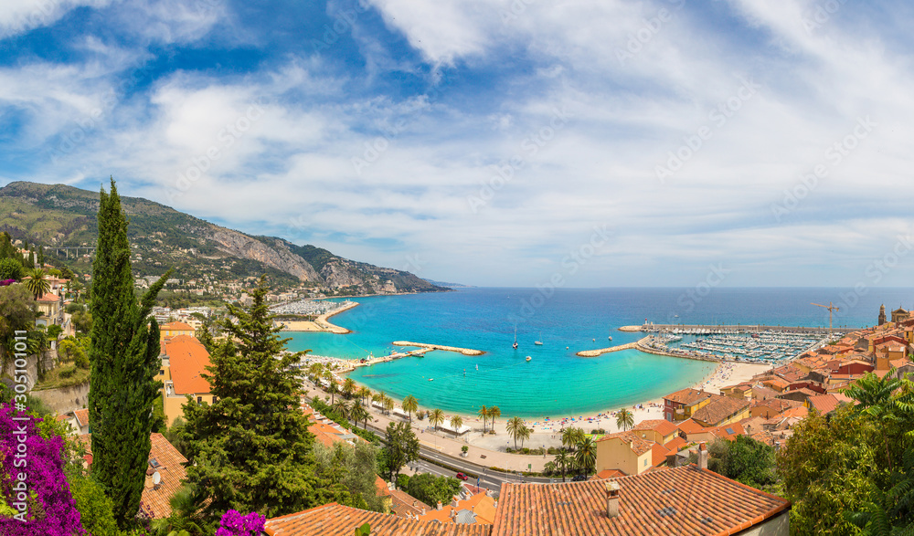 Obraz premium Panoramic view of Menton, France