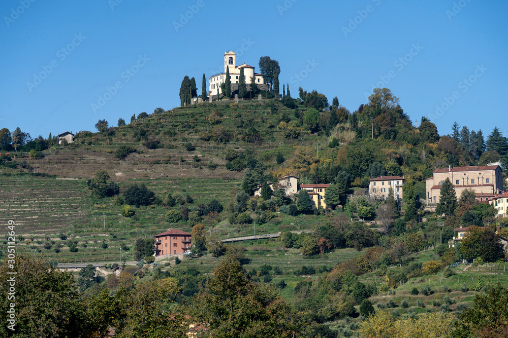 Obraz premium The park of Montevecchia and Curone, Italy, at fall